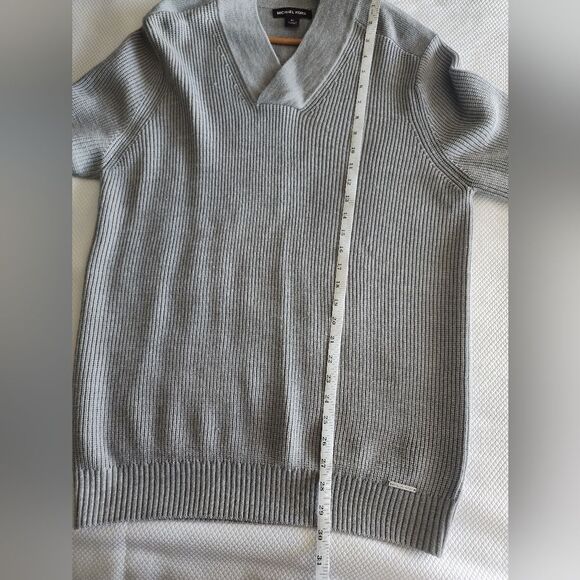 Michael Kors Gray V-Neck Sweater with Soft Texture and Relaxed Fit wool blend - Picture 5 of 8